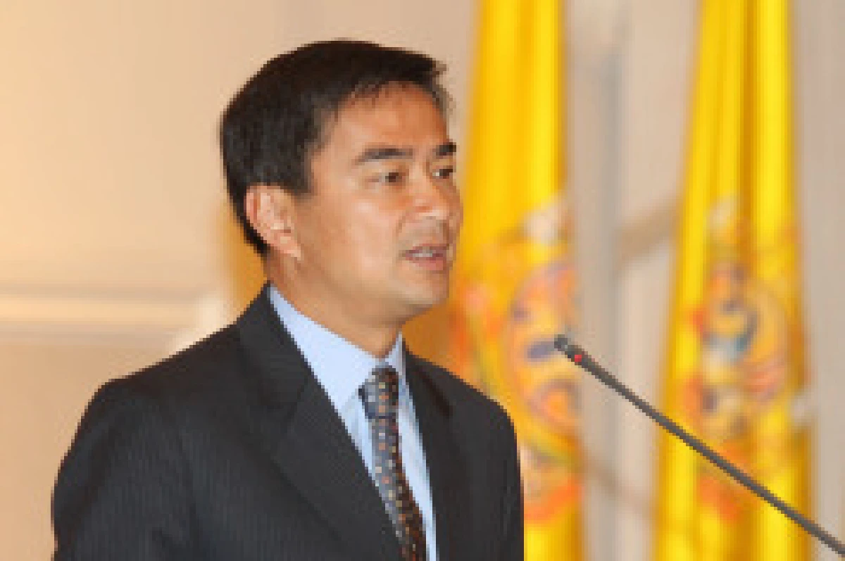 มาร์คแนะ"ปู"โชว์ภาวะผู้นำแถลงนโยบาย