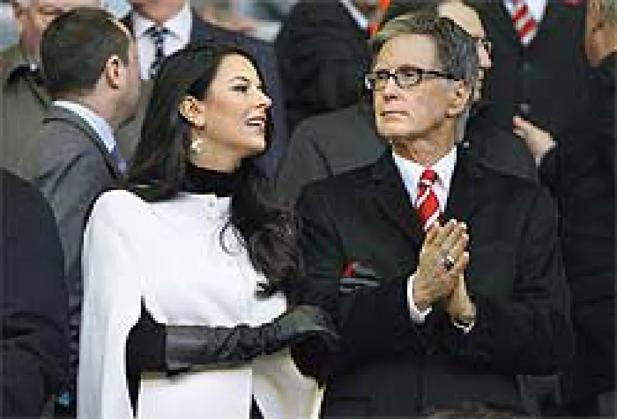 ลินดา พิซซูติ นางพญาหงส์แดง