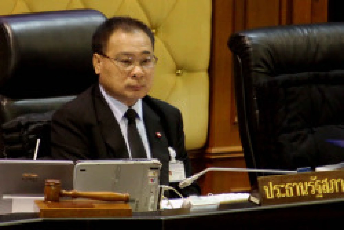 ฝ่ายค้านรุมประท้วงขุนค้อนเอียง