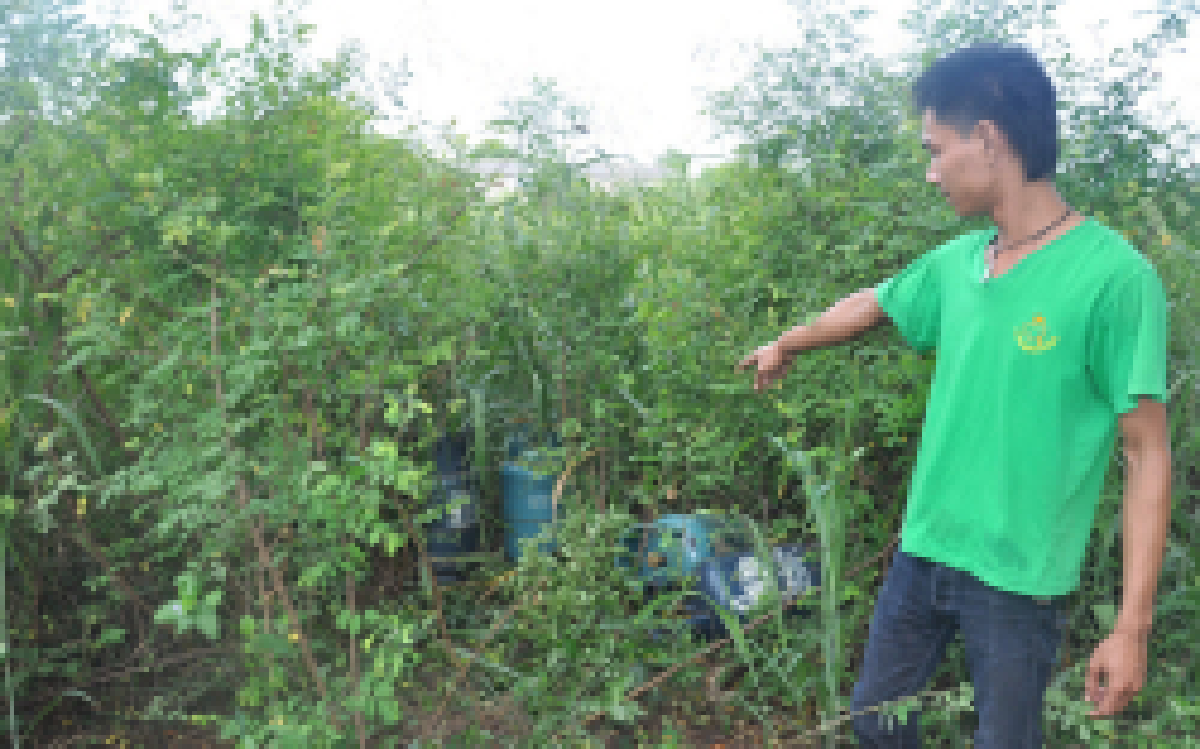 พบถังก๊าซปริศนา5ถังทิ้งพงหญ้า
