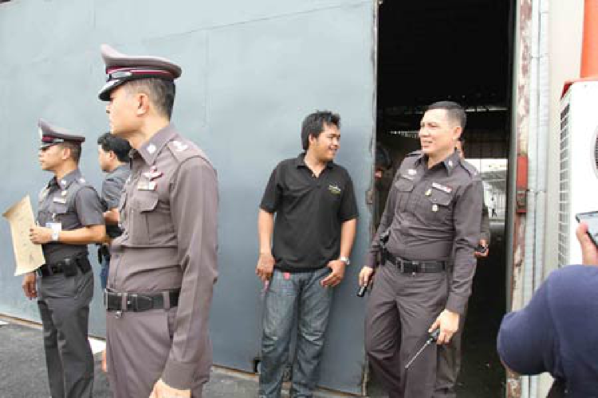 ตำรวจลุยค้นบ่อนแถวรัชดา ตำรวจลุยค้นบ่อนแถวรัชดา