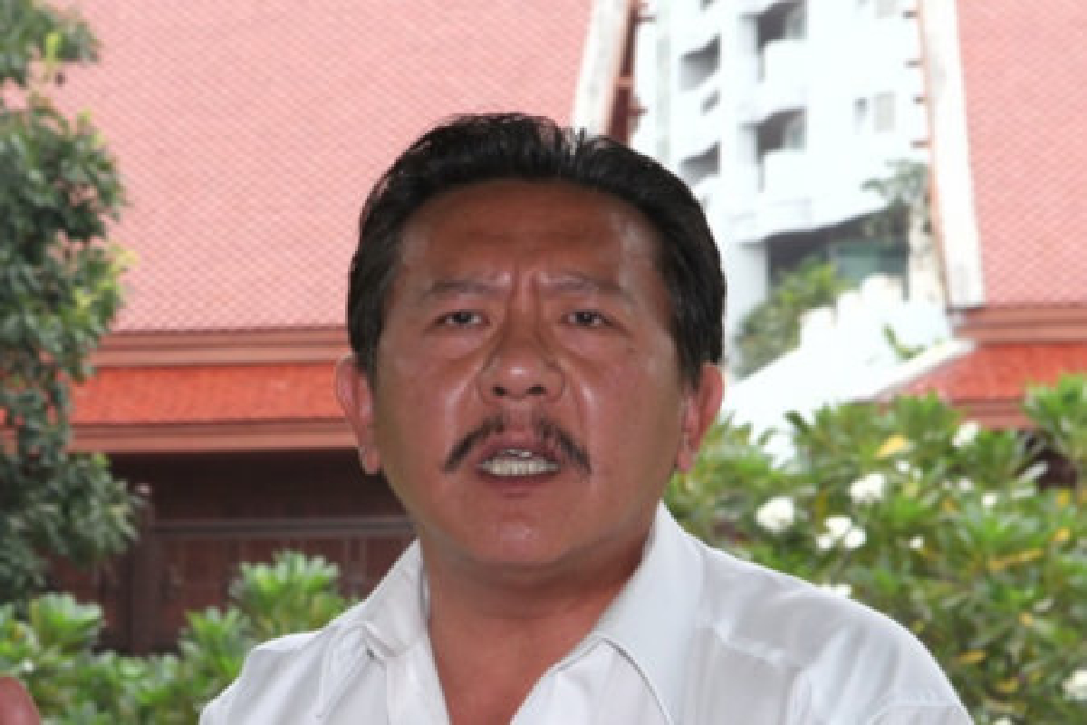 ชูวิทย์ปัดรับงานรัฐบาลเลื่อยขาผบ.ตร. ชูวิทย์ปัดรับงานรัฐบาลเลื่อยขาผบ.ตร.