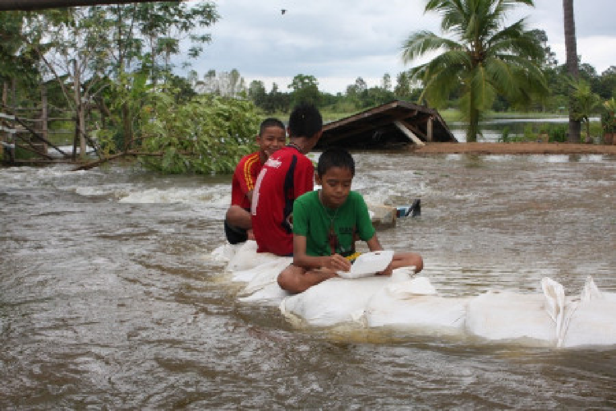 บางระกำยังเจอน้ำท่วมหนัก บางระกำยังเจอน้ำท่วมหนัก