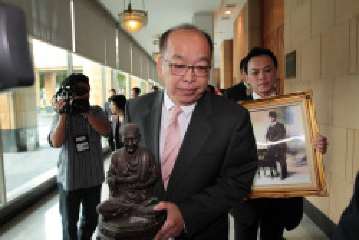 ห้องหรู พรมแดง ราศีรมต.