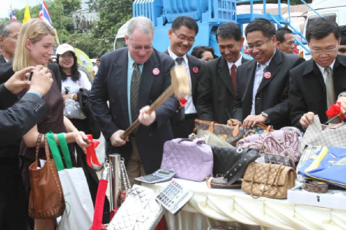 ทุบสินค้าละเมิดลิขสิทธิ์3.1พันล้าบาท