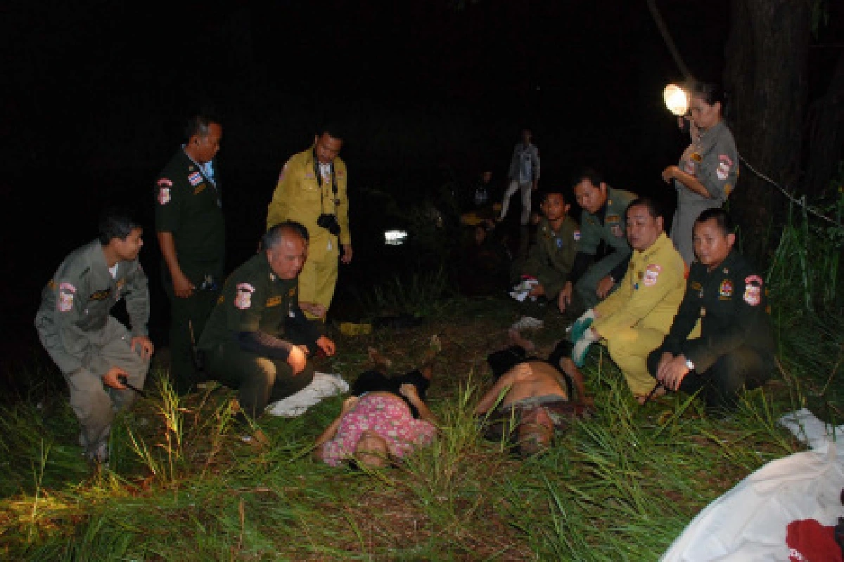 หนุ่มซิ่งบิ๊กอัพชนท้ายรถจ.ส.อ.ดับพร้อมเมีย