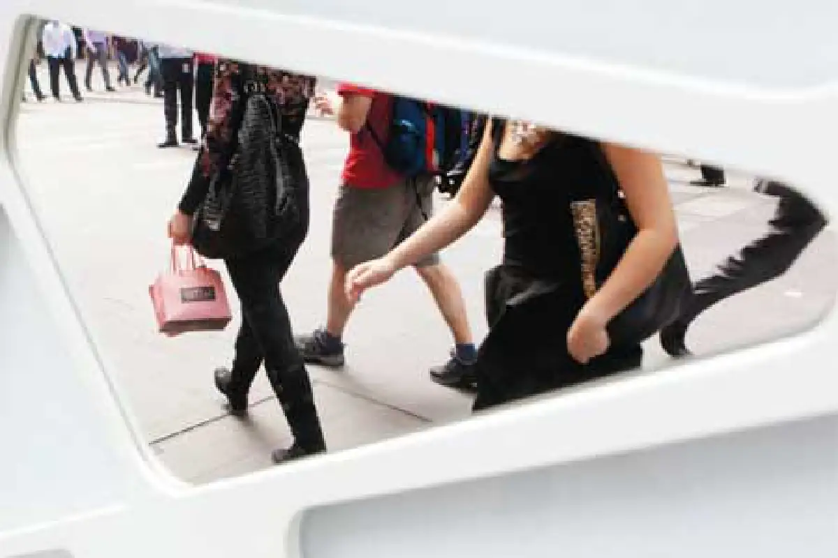 จงมองคนด้วย ‘กระจกหกด้าน’