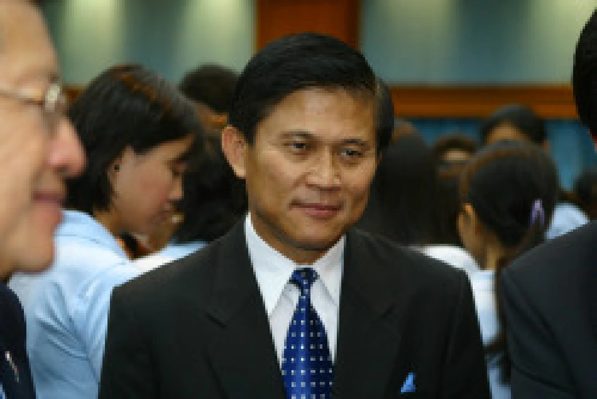 สุรสิทธิ์คืนเก้าอี้บอร์ดกองสลาก