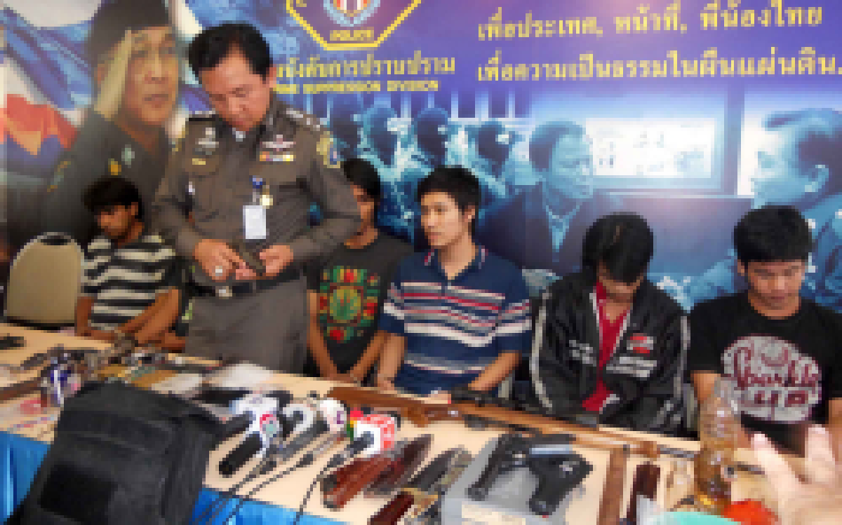 จับแก๊งยาบ้า "บ้านพลับ" อยุธยา