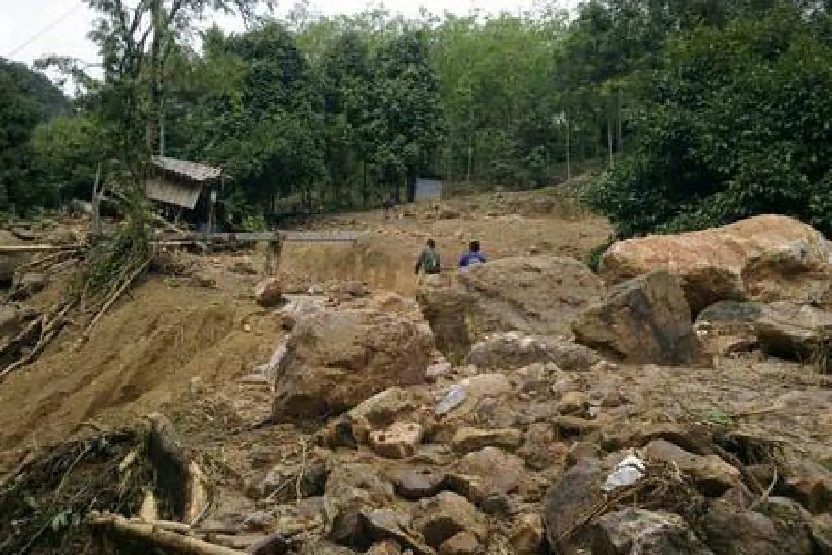 ดินถล่ม 3 หมู่บ้านในอุตรดิตถ์ตาย 6