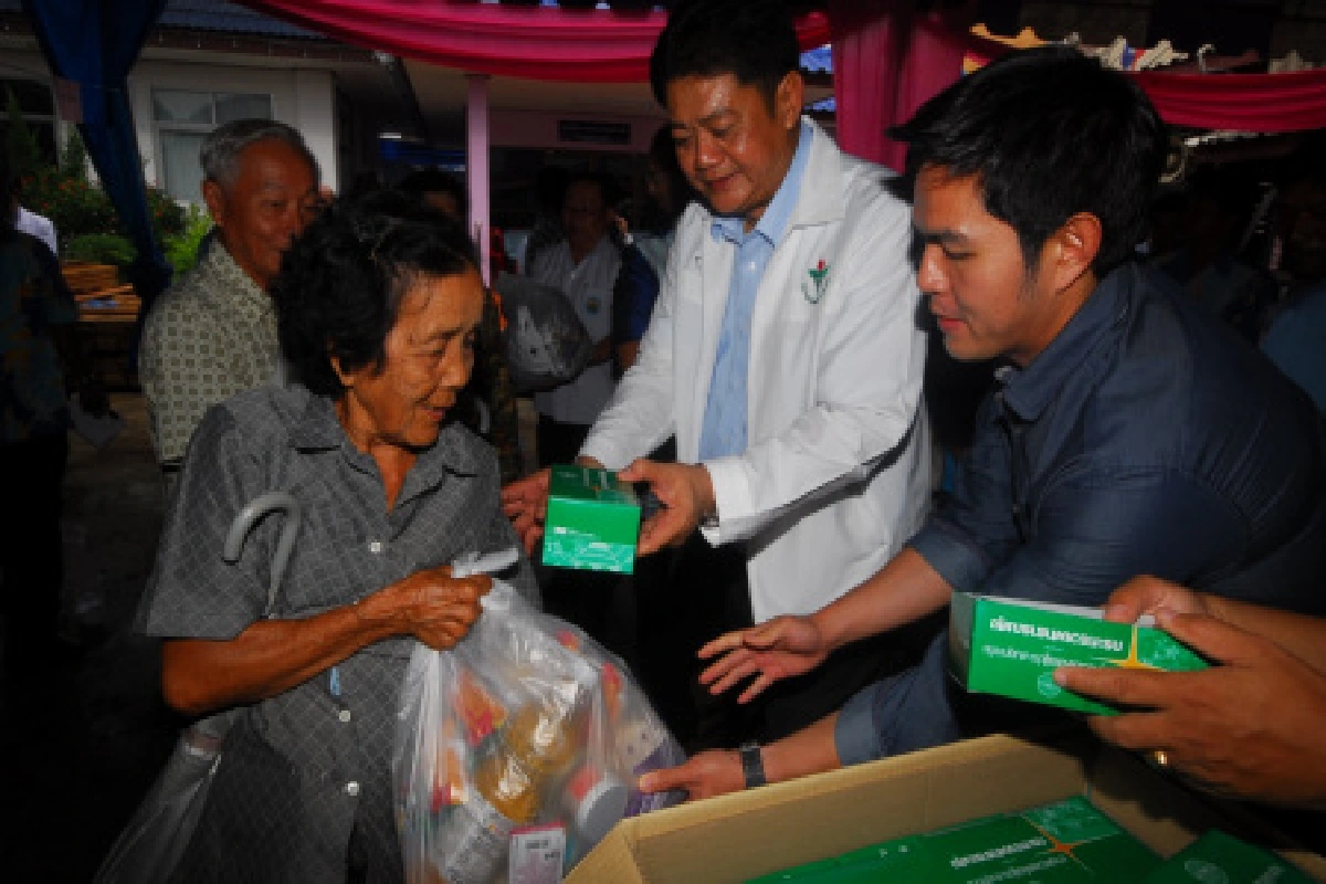 น้ำท่วมชาวบ้านถูกงูพิษกัดอื้อ