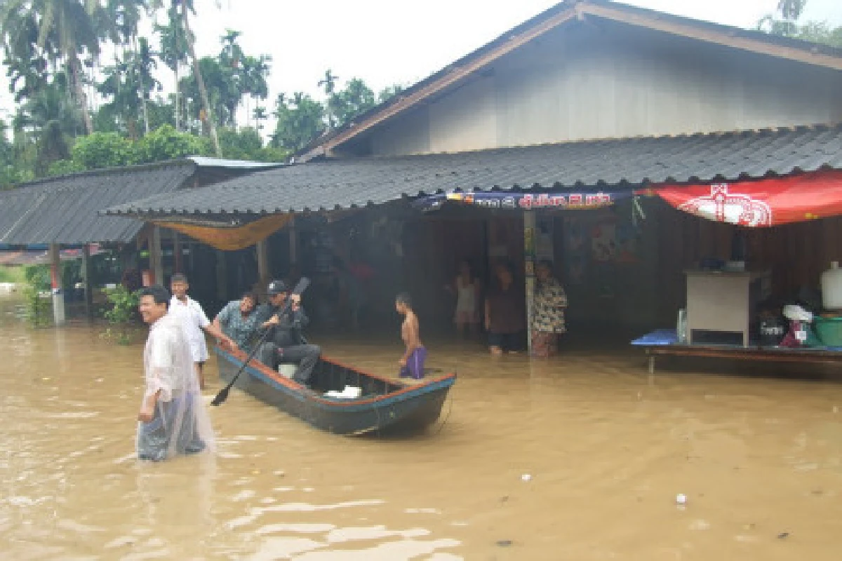 ระนองเจอฝนหนักน้ำป่าไหลท่วม