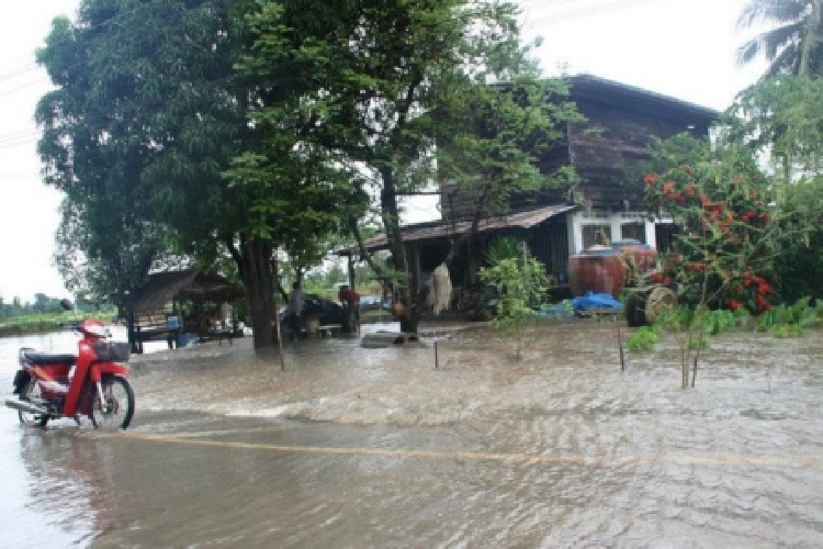 น้ำป่าทะลัก5ตำบลสุโขทัย