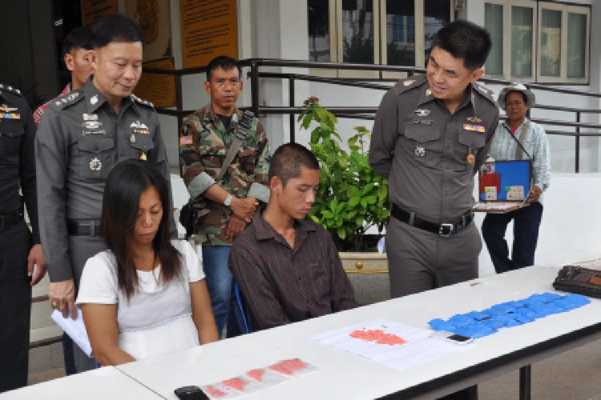 รวบสาวท้องค้ายาหาเงินคลอด