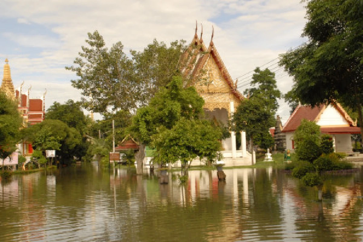 น้ำท่วมปิดเส้นทางไหว้พระ9วัดสุพรรณ