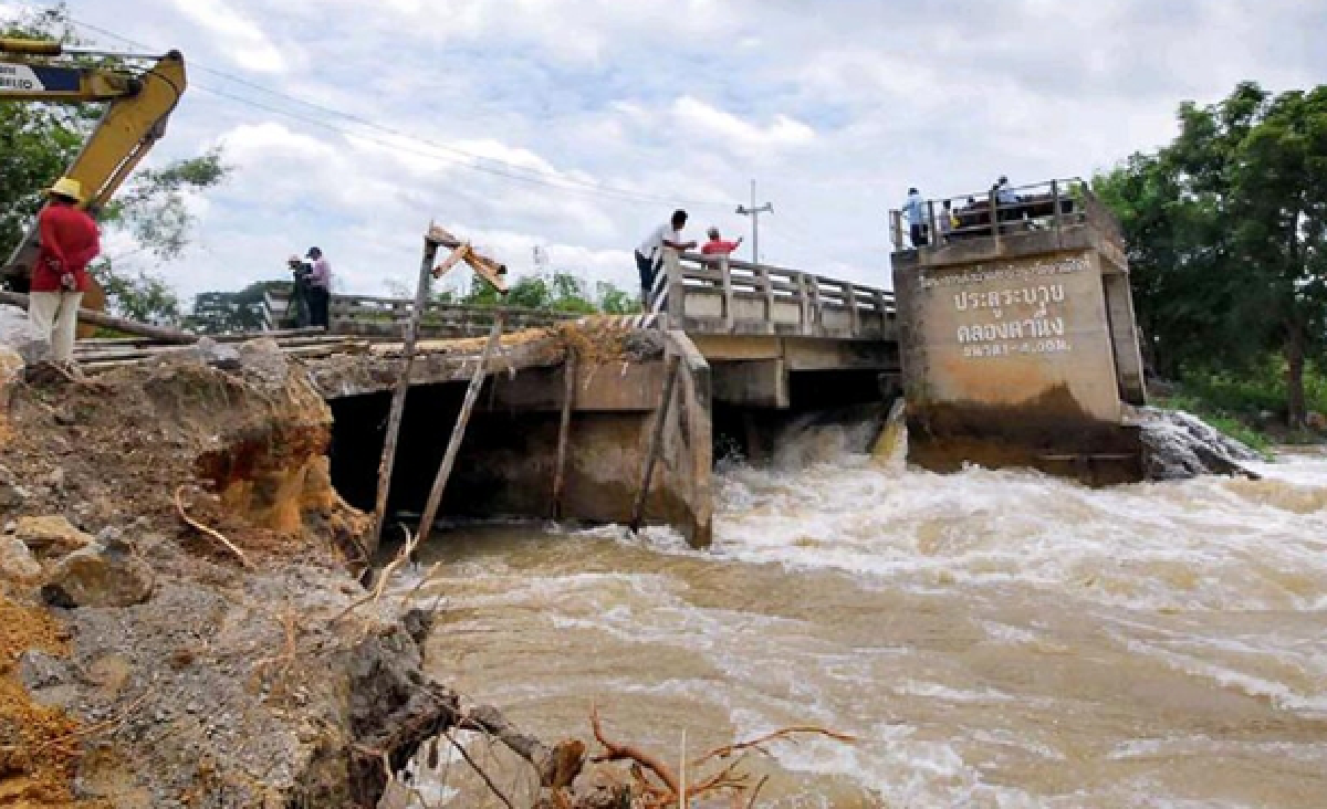 Floods approach Bangkok