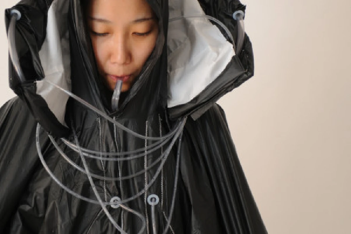 เสื้อกันฝนยุคใหม่กรองน้ำพร้อมดื่ม