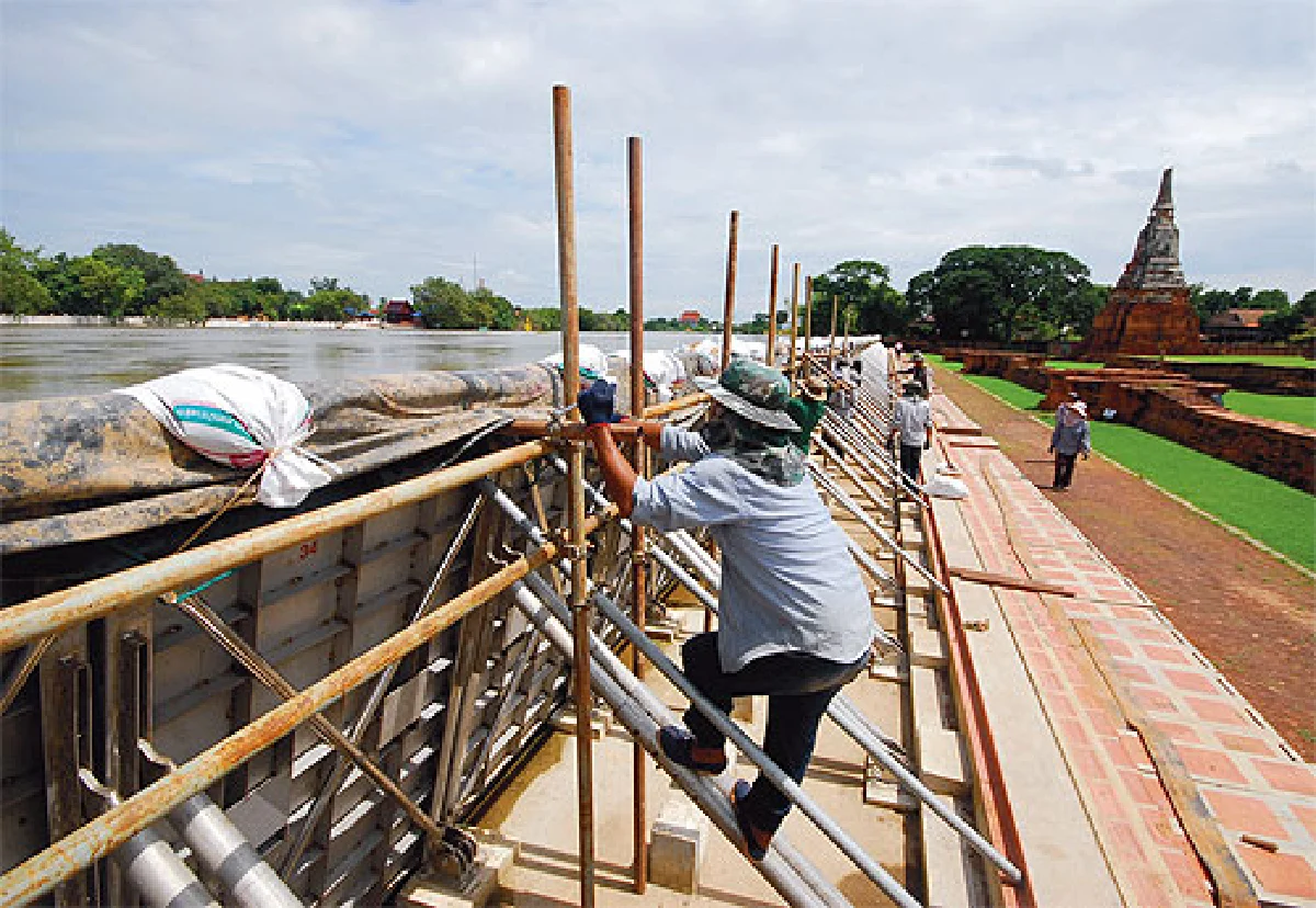 Floods: farmers angry, crocodiles happy