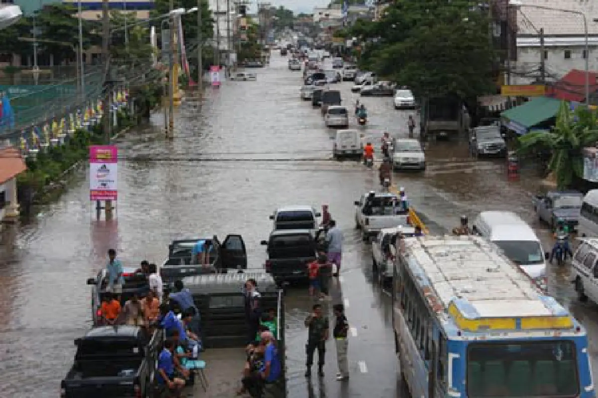 น้ำทะลักท่วมเมืองพิษณุโลก