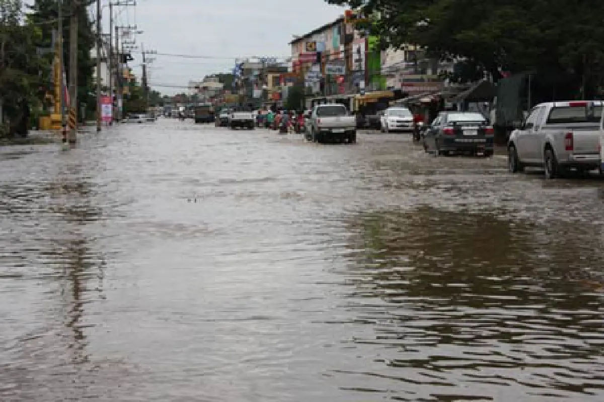 น้ำทะลักท่วมเมืองพิษณุโลก