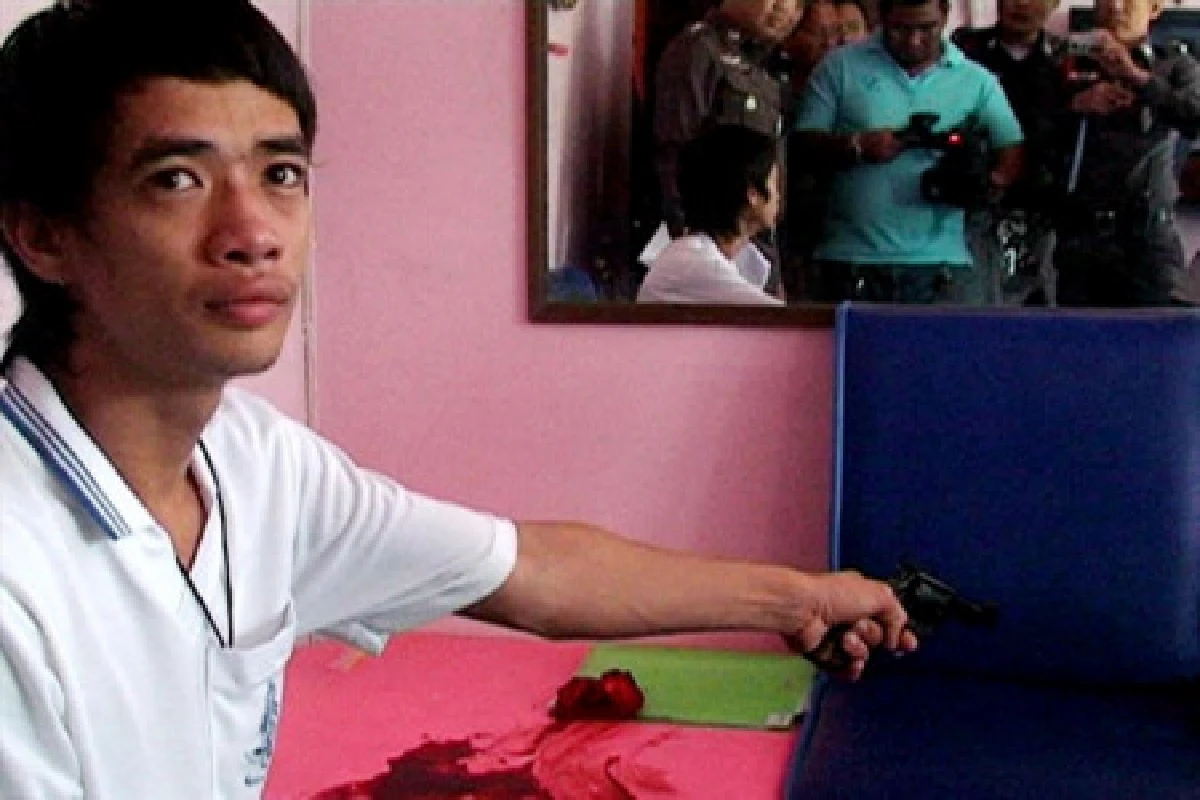 ควักปืนโชว์สาวลั่นถูกเพื่อนดับ