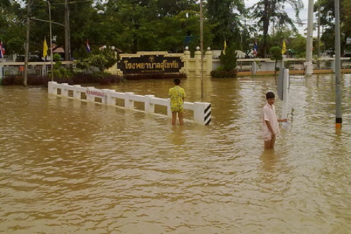 น้ำเอ่อท่วมซ้ำเมืองสุโขทัย