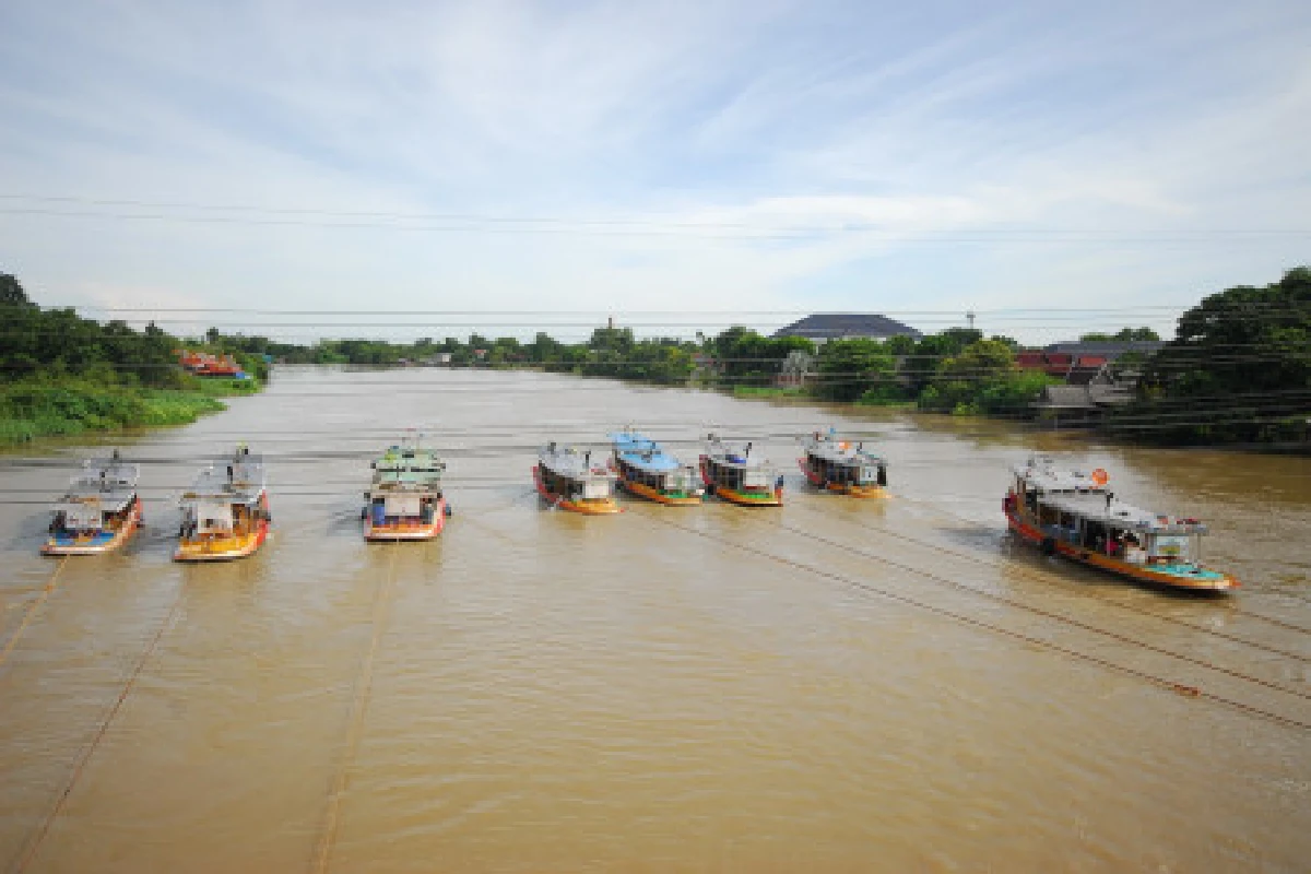 พท.ชงรัฐระดมเรือติดเครื่องดันน้ำลงทะเล