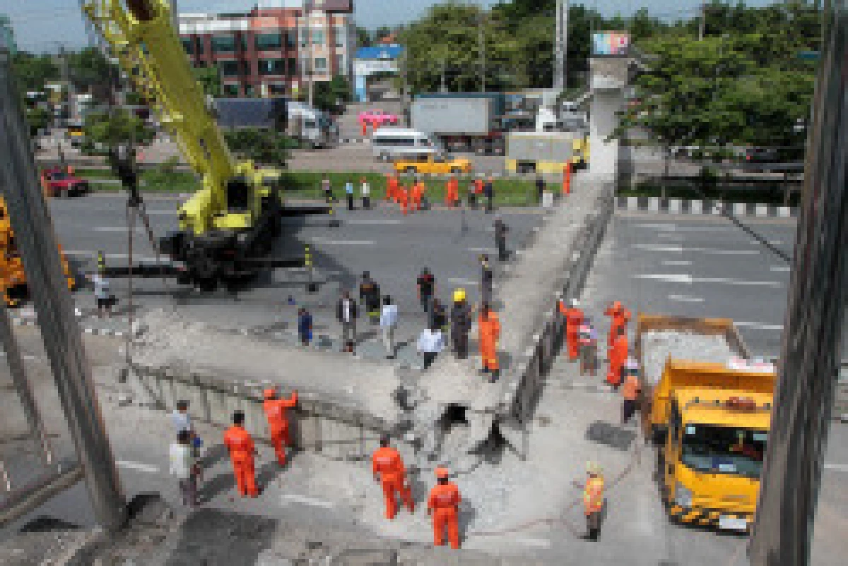 เตือนสะพานลอย-ทางด่วนเสี่ยงถล่ม