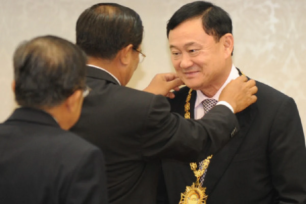 ฮุนเซนมอบเหรียญอิสริยยศทักษิณ-นพดล