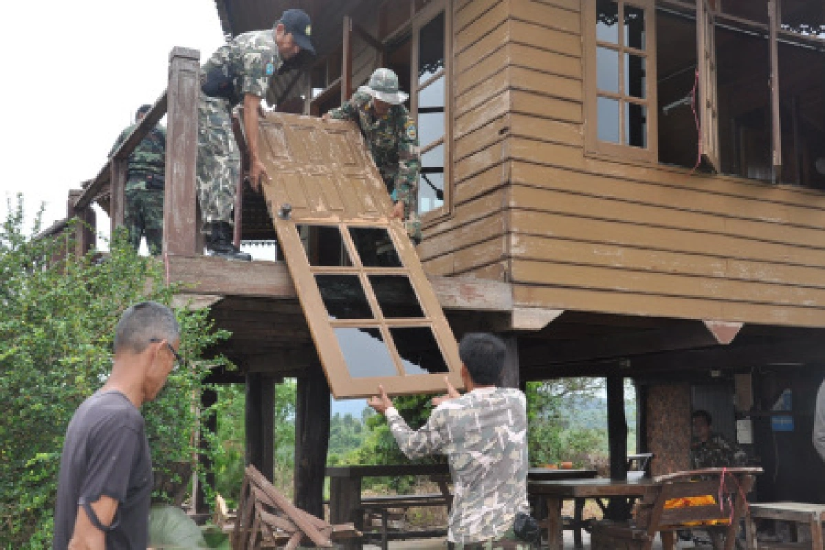 ทับลานลุยทุบทิ้งบ้านพักรุกป่า