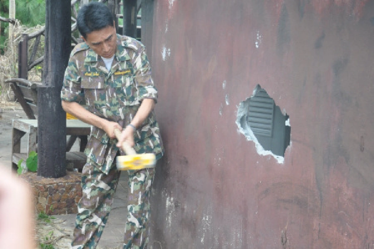 ทับลานลุยทุบทิ้งบ้านพักรุกป่า