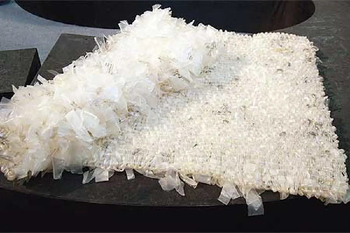 พรมเก๋จากถุงน้ำเกลือ