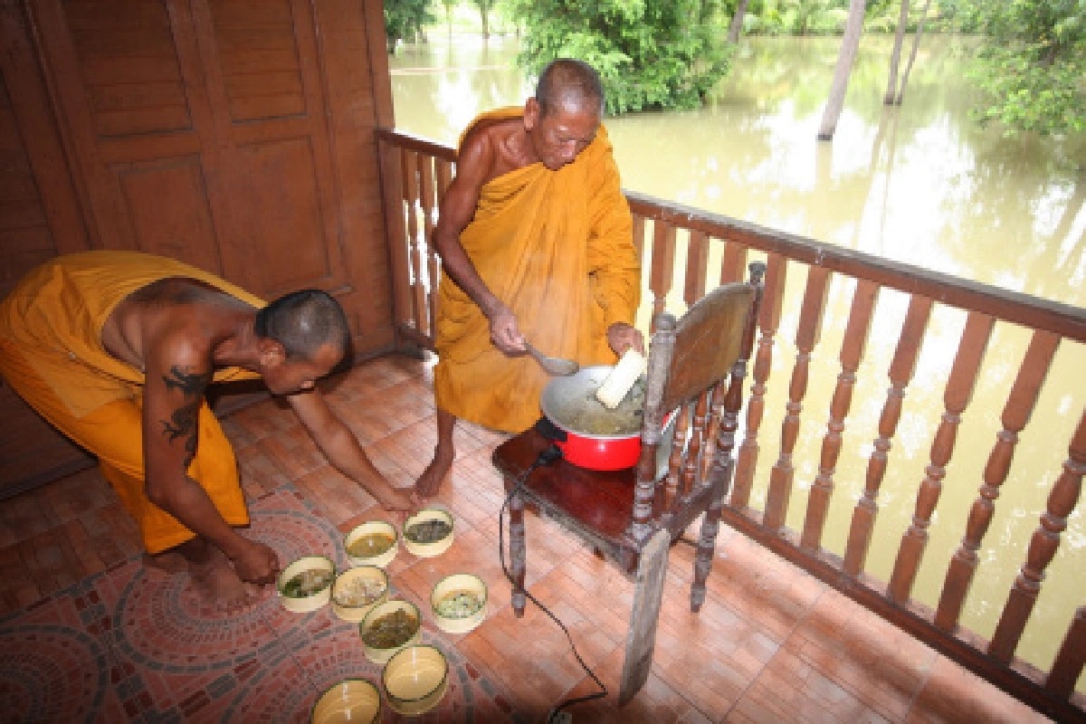 พระกรุงเก่าหุงข้าวปรุงอาหารฉันเอง