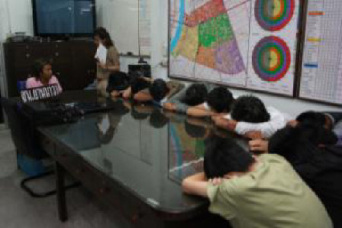 รวบ14แว๊นรุมทำร้าย-ชิงทรัพย์ชาวบ้าน รวบ14แว๊นรุมทำร้าย-ชิงทรัพย์ชาวบ้าน