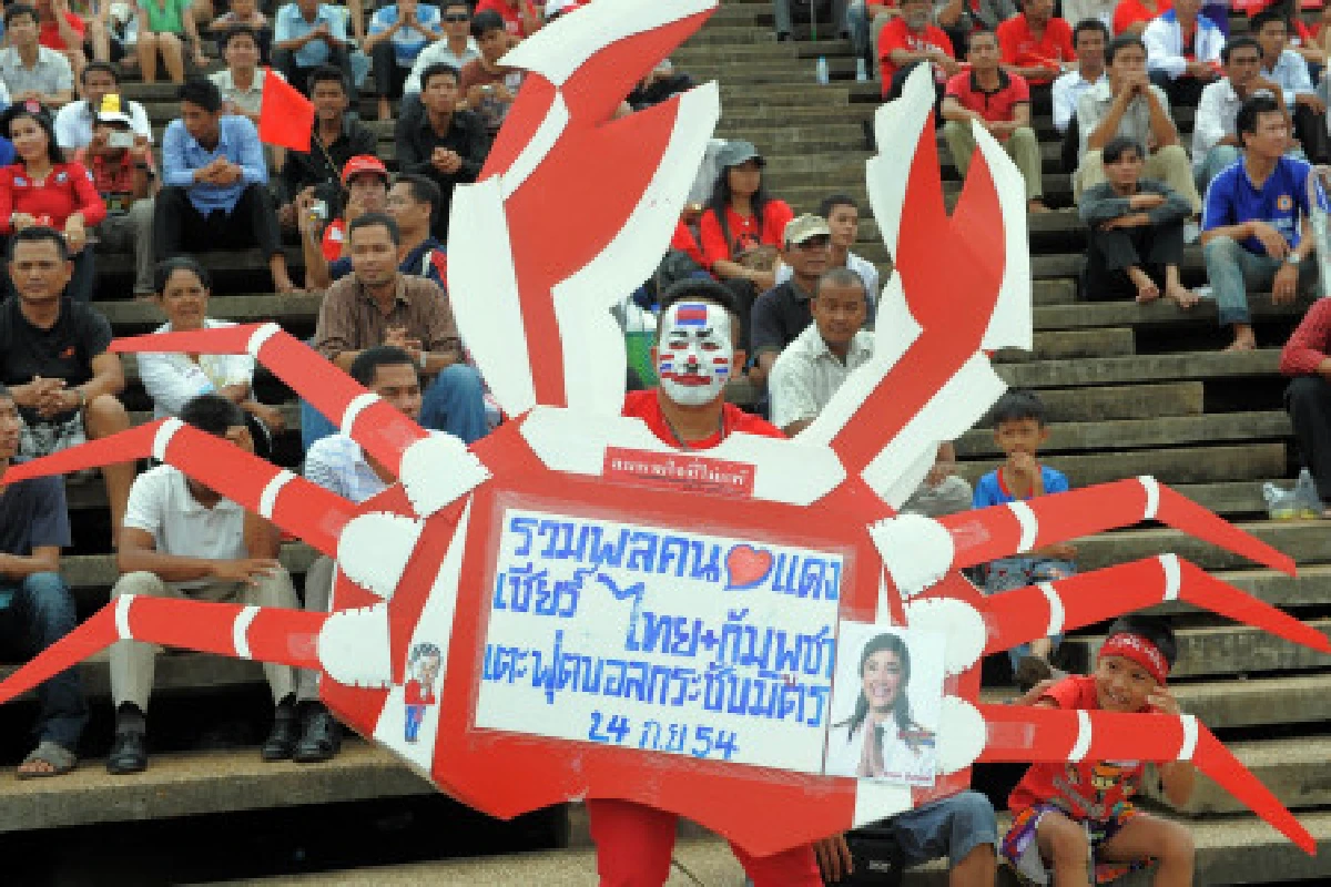 แดงเตะบอลฮุนเซนสุดชื่นมื่น