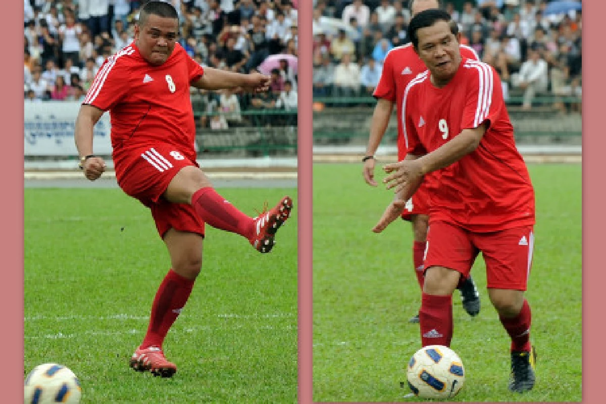 แดงเตะบอลฮุนเซนสุดชื่นมื่น