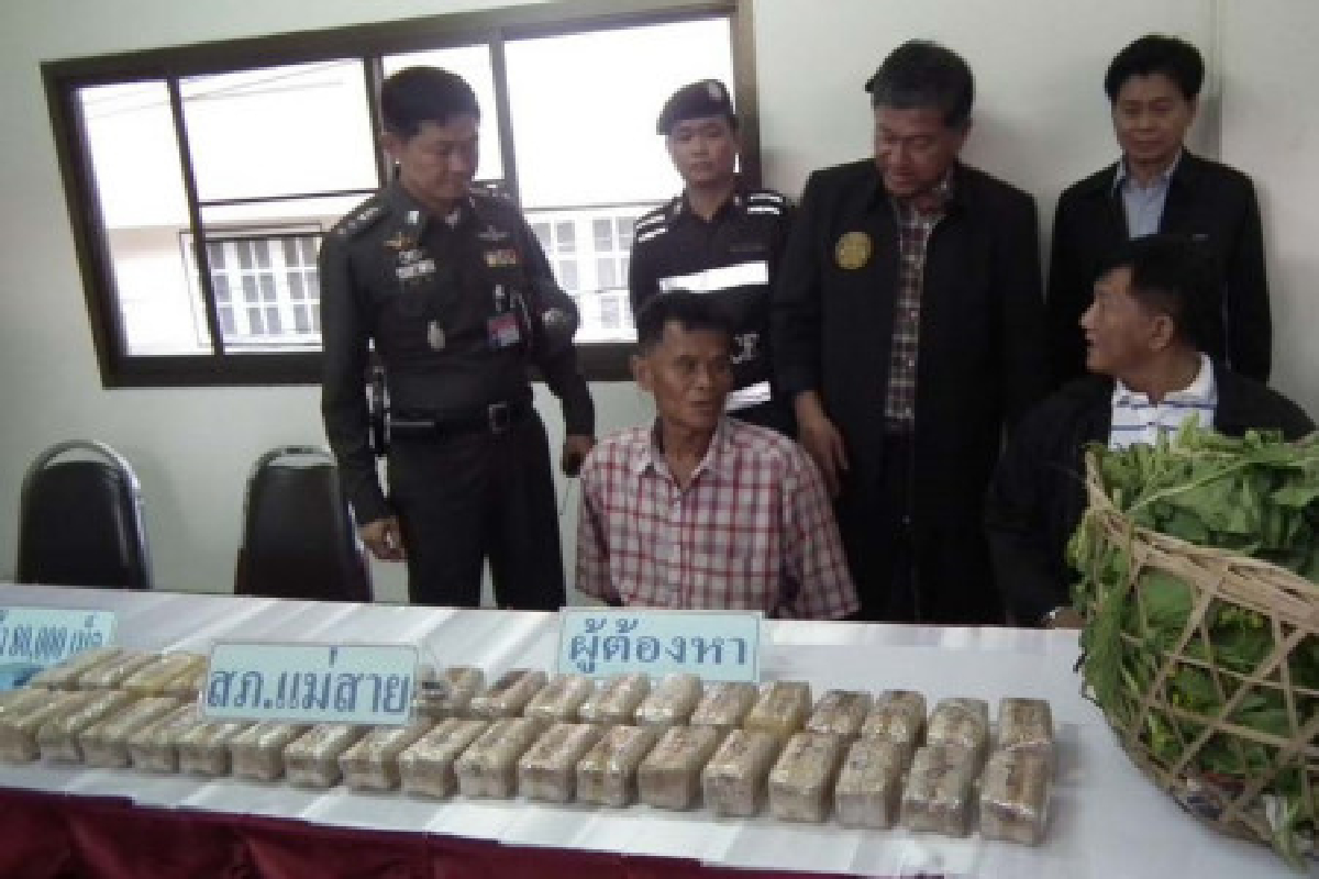 เฉลิม-เพรียวพันธุ์โชว์ผลงานจับยา8หมื่นเม็ด เฉลิม-เพรียวพันธุ์โชว์ผลงานจับยา8หมื่นเม็ด