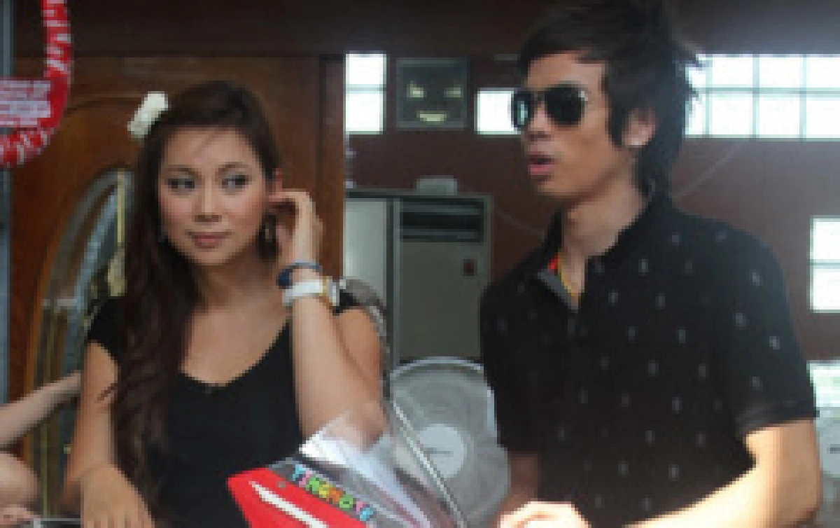 บุ๋ม ฟุ้ง ติ๊งโน้ต เฝ้าถ่ายแบบ