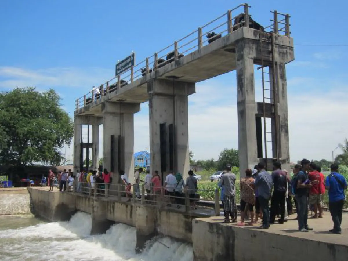 sluice gates