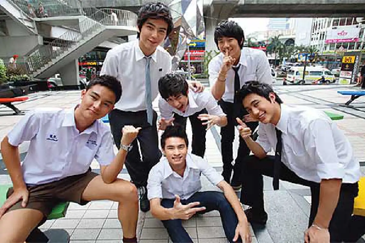 หนุ่มๆ ‘Pynk’ ดีเจก่อนบรรลุนิติภาวะ