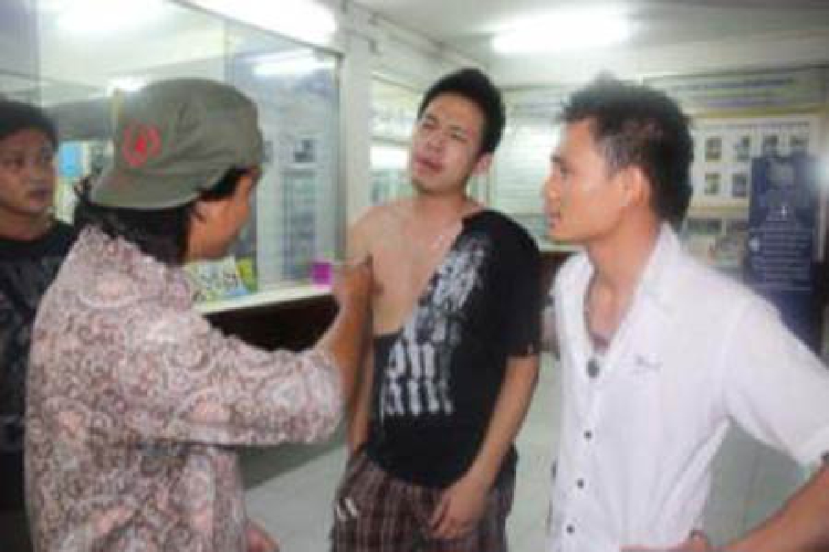 ลูกรองผู้ว่าฯกาฬสินธุ์รุมตื๊บตร.หัวหมาก ลูกรองผู้ว่าฯกาฬสินธุ์รุมตื๊บตร.หัวหมาก
