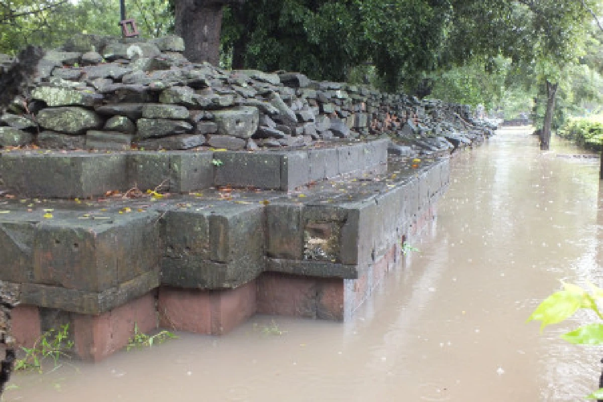 หวั่นปราสาทพิมายทรุดหลังเจอน้ำท่วม