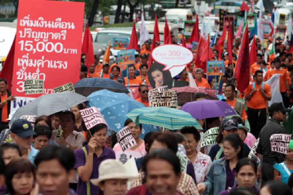 ม็อบแรงงานจี้รัฐขึ้นค่าแรง300-ป.ตรีตามหาเสียง
