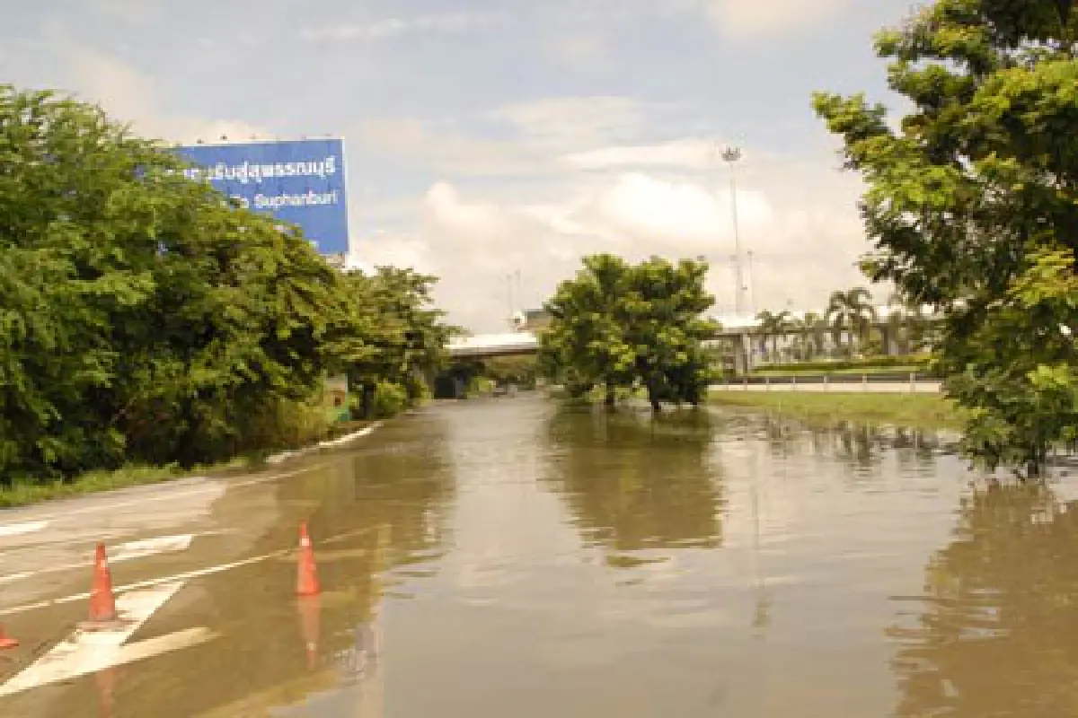 สุพรรณฯน้ำท่าจีนเอ่อท่วมถนนหลายสาย