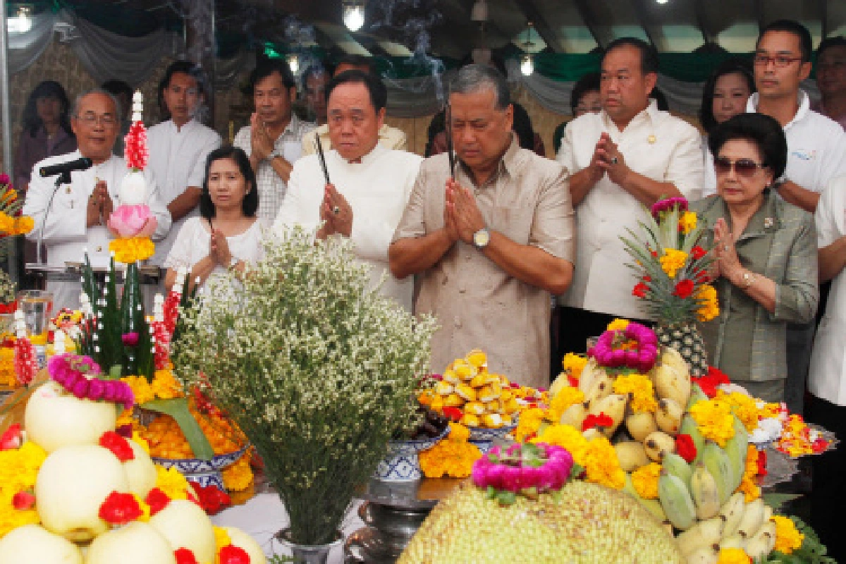 ผู้ว่าฯกทม.ทำพิธีไล่น้ำ