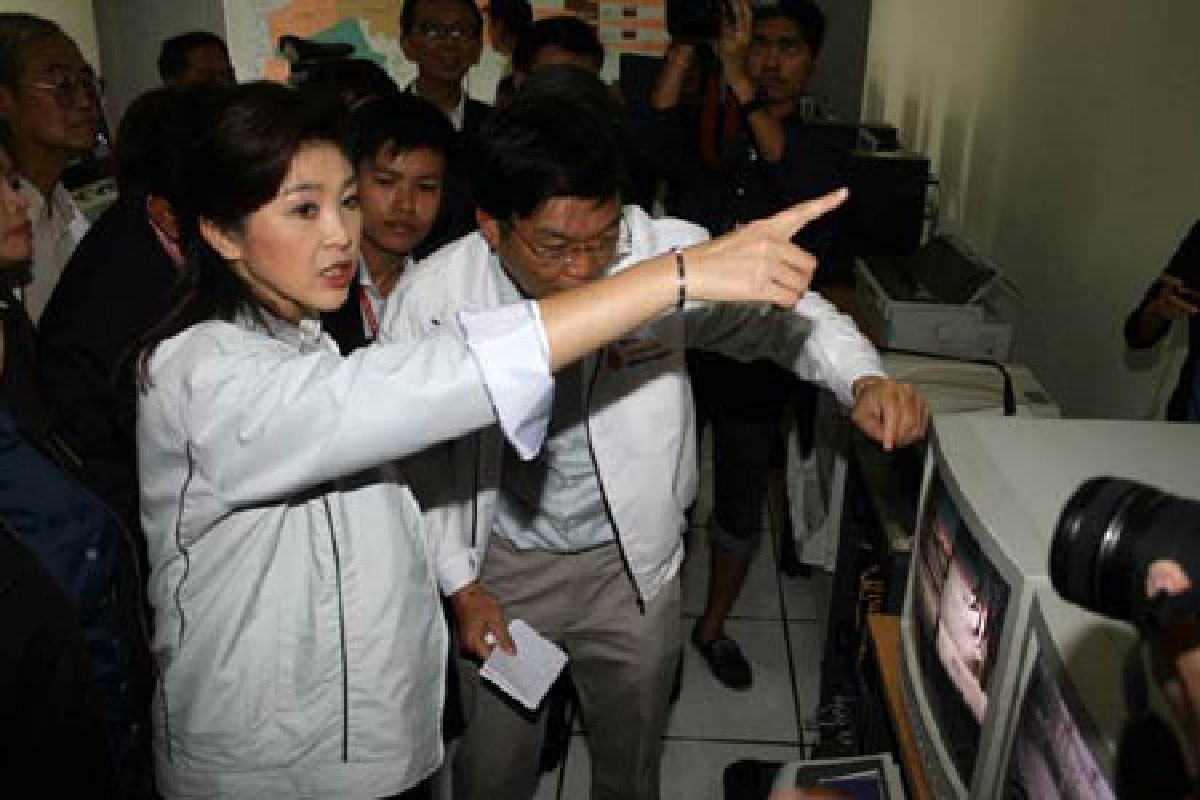 นายกฯสั่งเร่งขุดลอกรับมือน้ำท่วมกรุง นายกฯสั่งเร่งขุดลอกรับมือน้ำท่วมกรุง