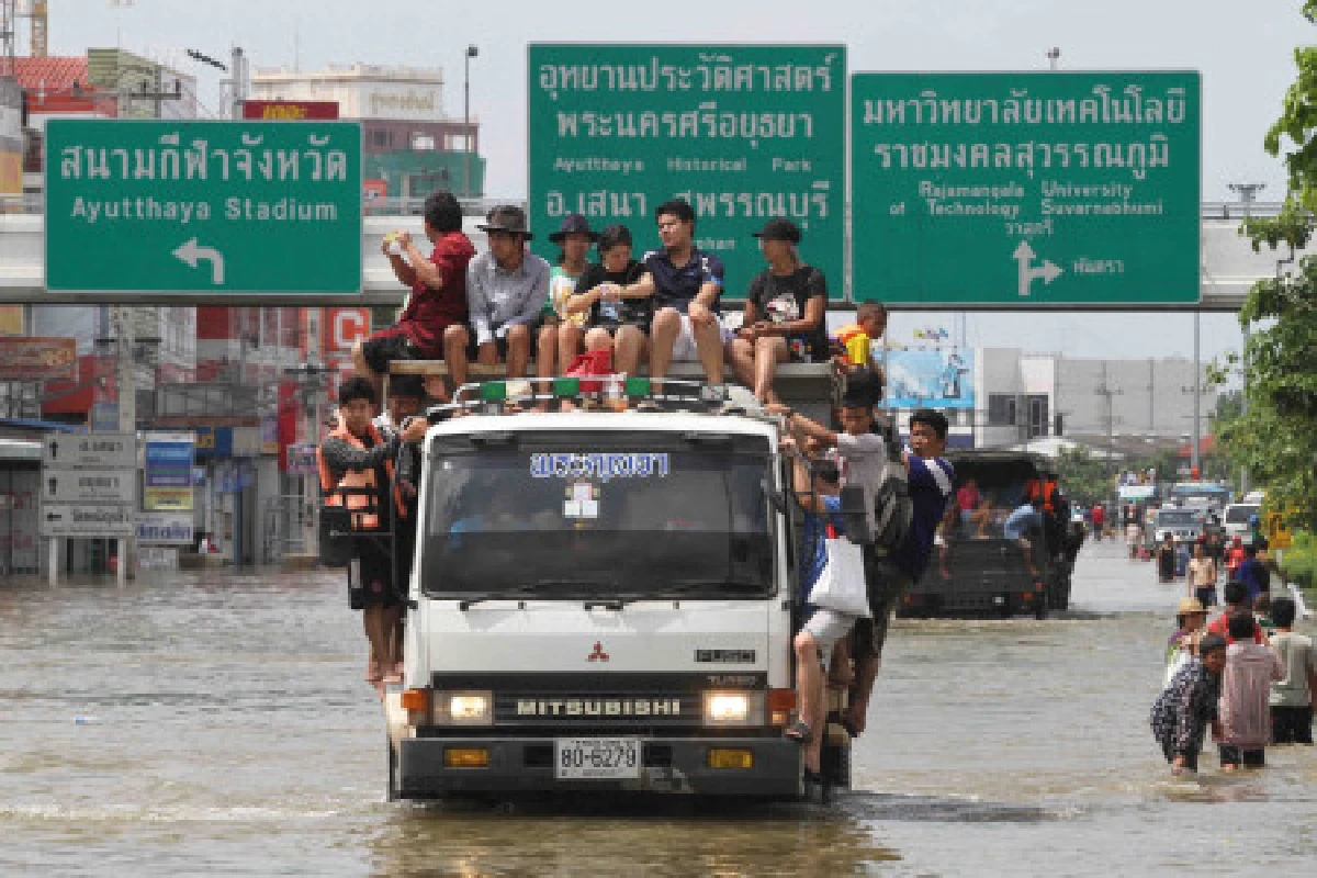 เซเว่นอยุธยาเจอทุบฉกของเกลี้ยง