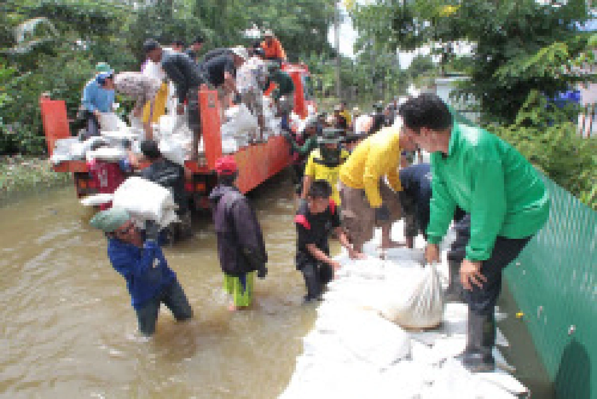 สั่งเพิ่มคันกั้นน้ำเมืองเอก-ศาลายา-รังสิต