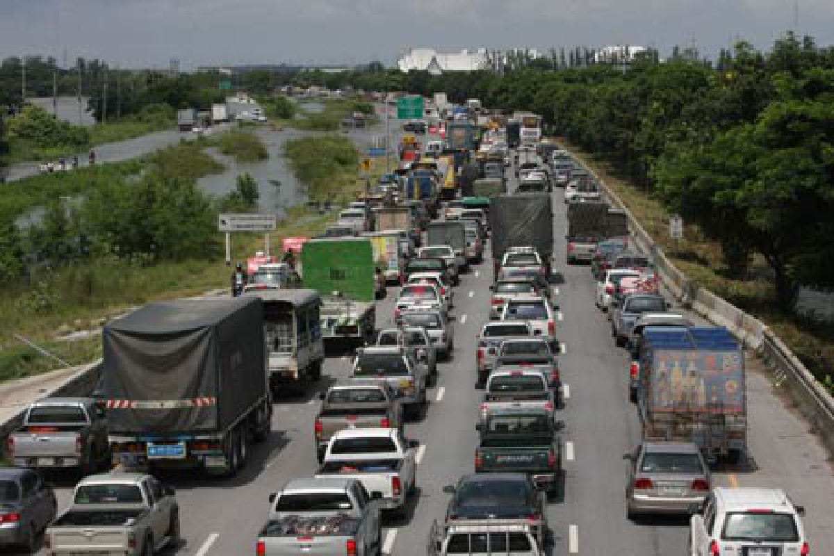 ปิดการจราจรถ.พหลฯกม.55-57 ปิดการจราจรถ.พหลฯกม.55-57