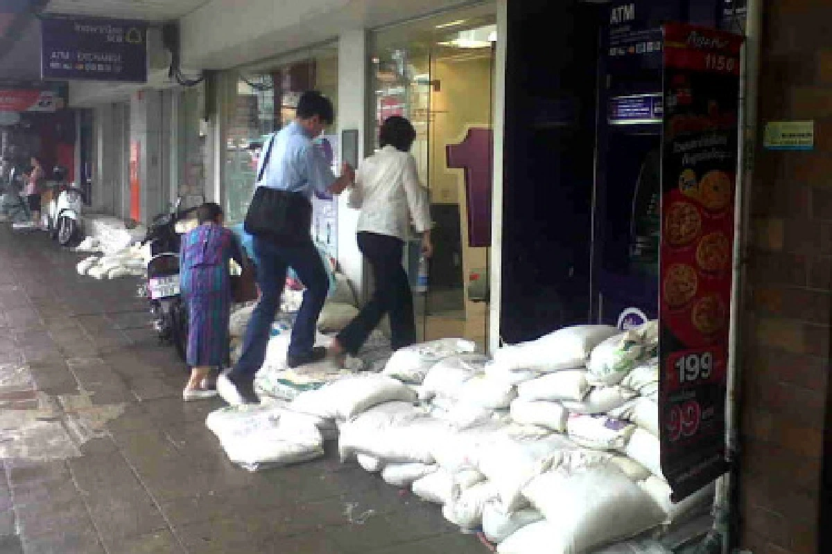 เขตพระนคร มั่นใจ ฝนถล่มไม่จมปากคลองตลาด